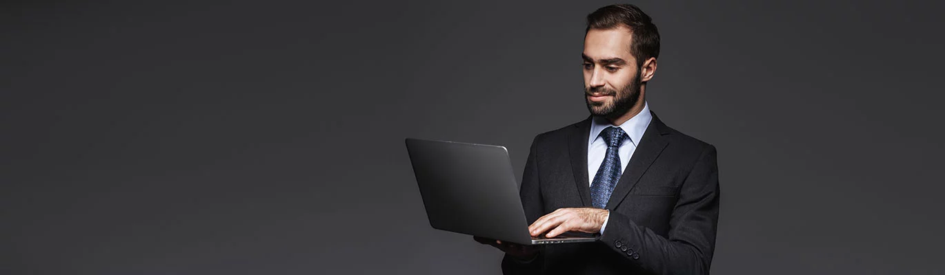 Picture of a digital marketer with laptop