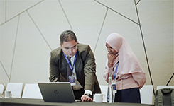 Mentor Manish guiding a participant on a laptop exercise during Edoxi's Artificial Intelligence (AI) corporate training at DoubleTree by Hilton, Dubai