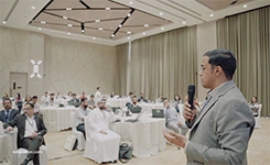 Corporate professionals participating in Edoxi's Artificial Intelligence (AI) training workshop presented by Manish at DoubleTree by Hilton, Dubai.